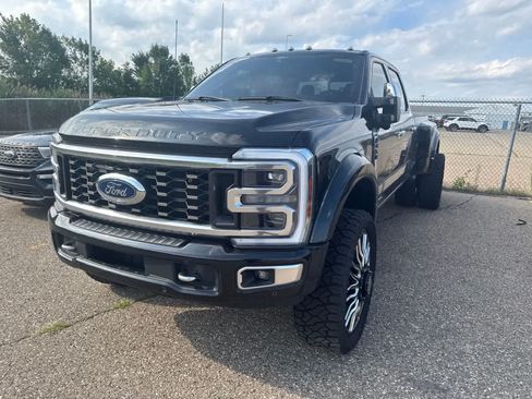 Used 2024 Ford F450 Platinum w/ FX4 Off-Road Package AWD/4WD image 3