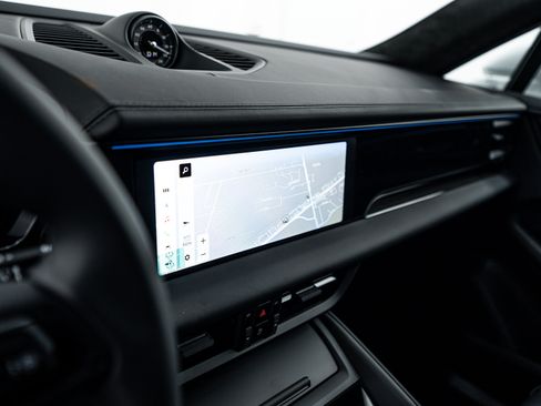 Certified 2025 Porsche Macan Turbo Electric AWD/4WD image 15