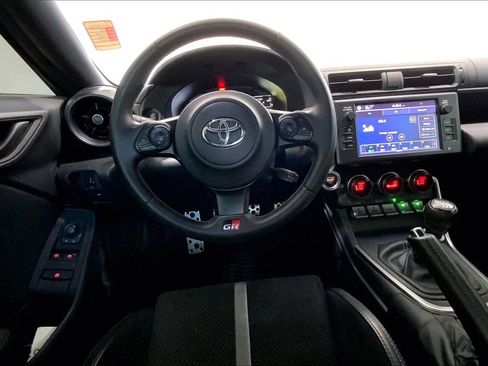 Used 2025 Toyota GR86 Premium RWD image 4