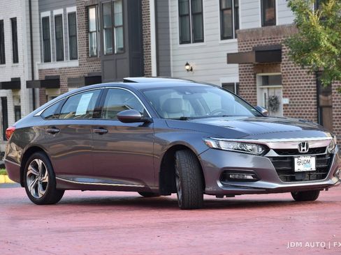 Used 2018 Honda Accord EX image 4