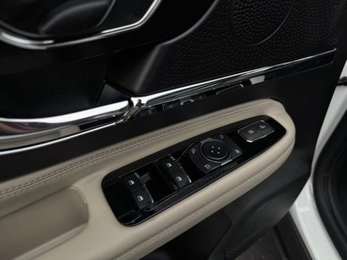 New 2026 Lincoln Corsair Premiere image 14