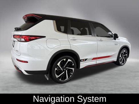Used 2023 Mitsubishi Outlander SE AWD/4WD image 3