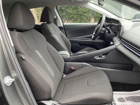 Used 2024 Hyundai Elantra SEL image 32