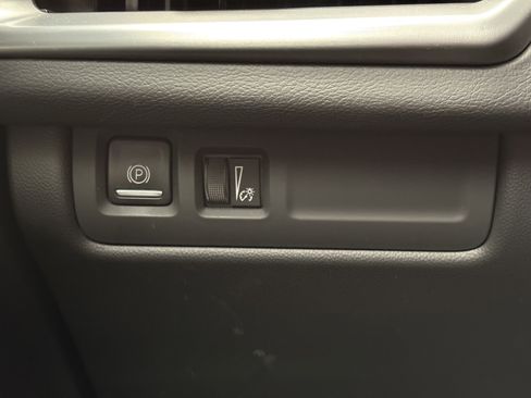 Used 2024 Cadillac XT4 Premium Luxury image 28