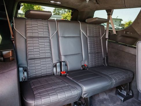 Used 2025 Cadillac Escalade ESV V AWD/4WD image 21