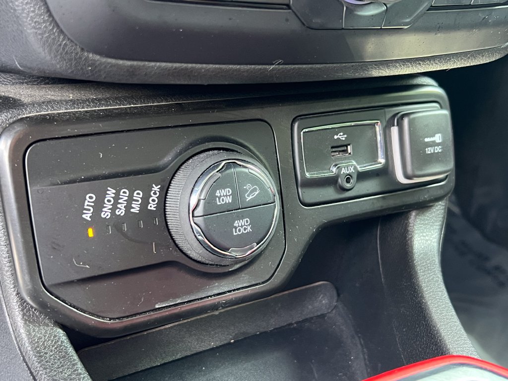 Used 2022 Jeep Renegade Trailhawk AWD/4WD image 30
