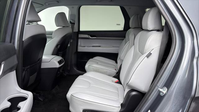 Used 2025 Hyundai Palisade SEL FWD image 18