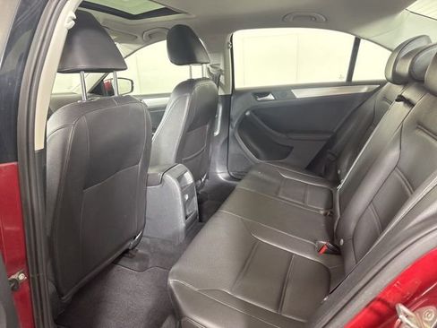 Used 2017 Volkswagen Jetta SE image 12