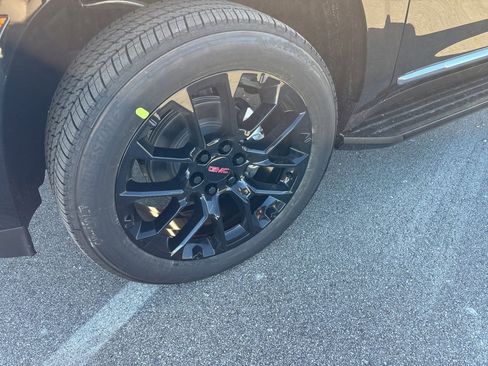 New 2026 GMC Yukon Elevation image 3