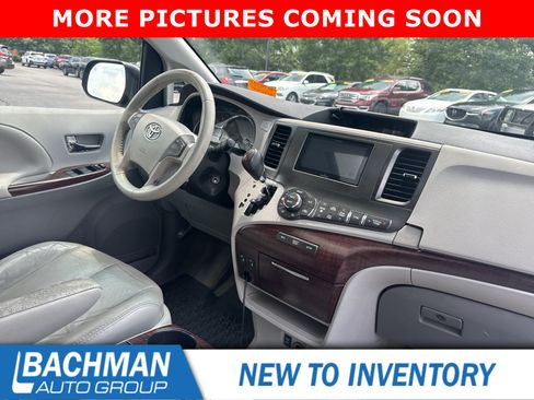 Used 2011 Toyota Sienna XLE FWD image 6