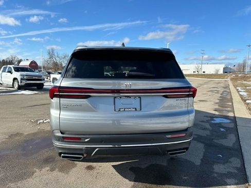 Used 2025 Buick Enclave Preferred image 6