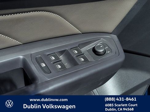 Used 2021 Volkswagen Atlas SE image 11