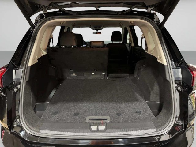 Used 2025 Nissan Rogue SV AWD/4WD image 28