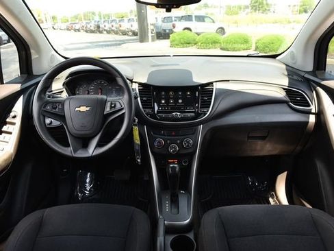 Used 2022 Chevrolet Trax LS w/ Tint and Cruise Package AWD/4WD image 7
