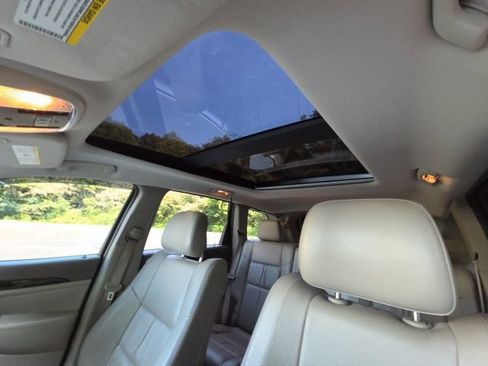 Used 2013 Jeep Grand Cherokee Laredo AWD/4WD image 21
