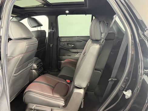Used 2025 Honda Pilot Black Edition image 26