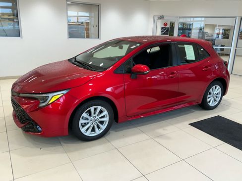 Used 2025 Toyota Corolla SE w/ SE Package FWD image 5