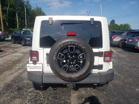Used 2014 Jeep Wrangler Unlimited Rubicon w/ Connectivity Group AWD/4WD image 6