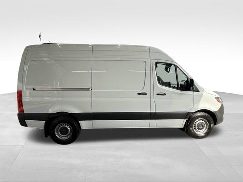 Used 2024 Mercedes-Benz Sprinter 2500 image 4