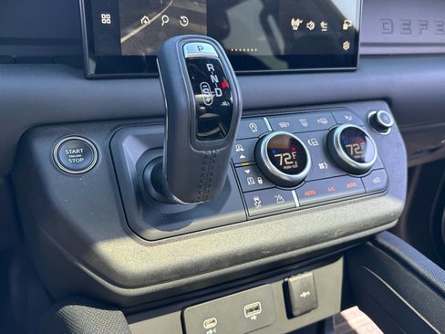 Used 2024 Land Rover Defender 110 V8 image 32