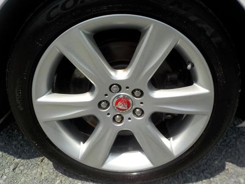 Used 2017 Jaguar XE Prestige image 32