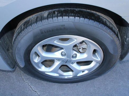 Used 2023 Chrysler Pacifica Limited image 8