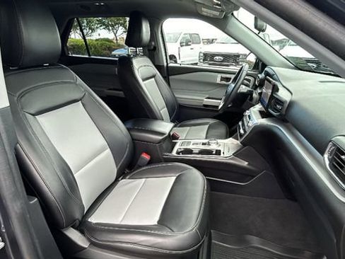 Certified 2022 Ford Explorer XLT w/ Equipment Group 202A image 11