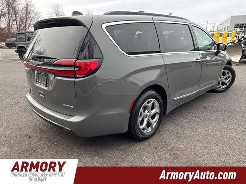 Used 2023 Chrysler Pacifica Limited image 4