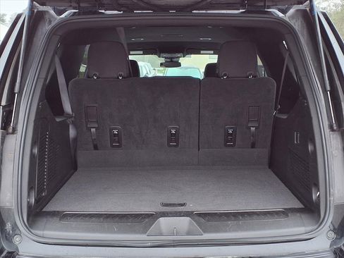 Used 2024 GMC Yukon XL SLE image 19