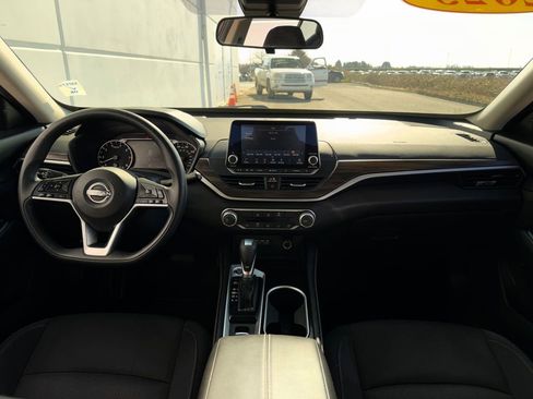 Used 2023 Nissan Altima 2.5 SV image 12