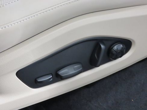 Certified 2025 Porsche Macan 4 Electric AWD/4WD image 41