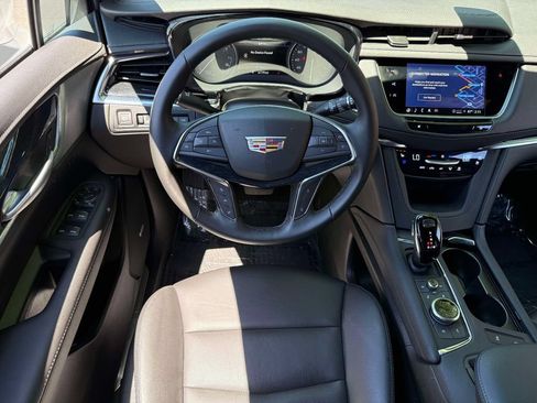 Used 2025 Cadillac XT5 Premium Luxury w/ Technology Package AWD/4WD image 4