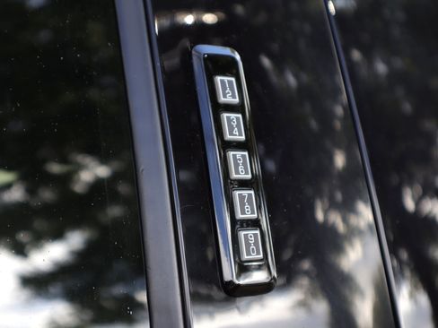 Used 2021 Ford F150 Lariat w/ Equipment Group 502A High image 30