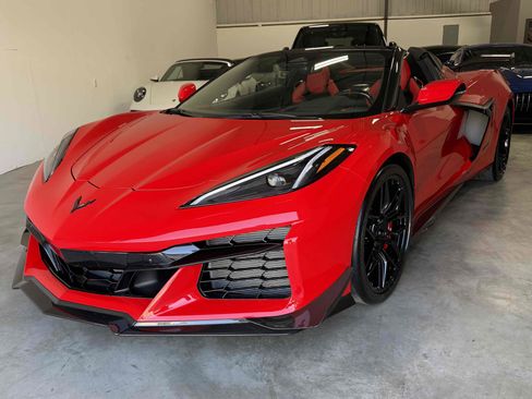 Used 2025 Chevrolet Corvette Z06 w/ Z07 Performance Package image 26