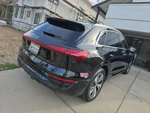 Used 2024 Audi Q8 e-tron Premium Plus w/ Premium Plus Package image 7