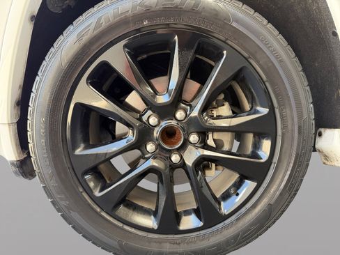 Certified 2017 Jeep Grand Cherokee Altitude RWD image 9