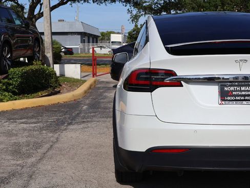 Used 2020 Tesla Model X Long Range AWD/4WD image 11