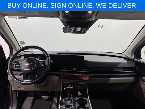 Used 2025 Kia Carnival FWD image 11