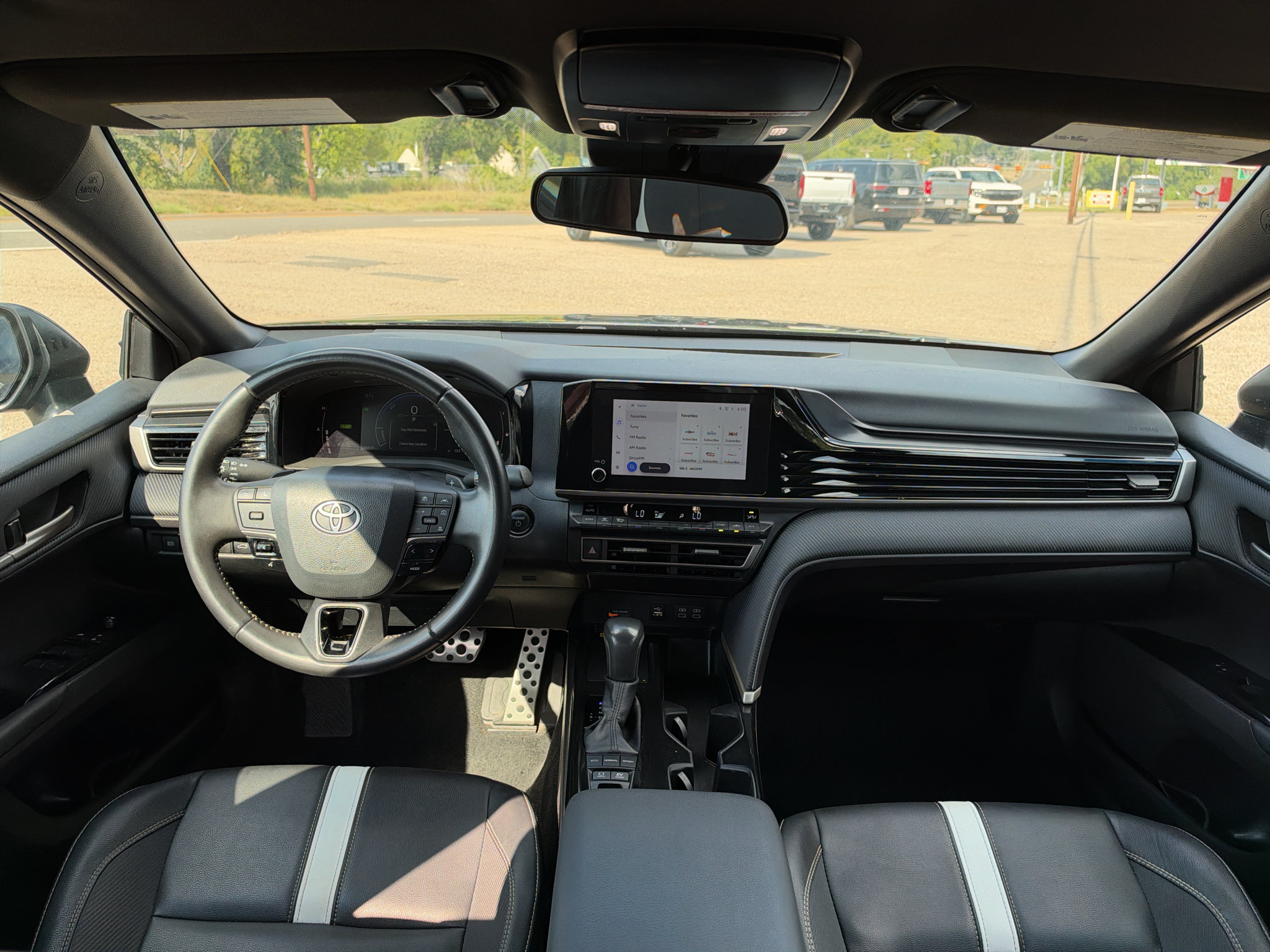 Used 2025 Toyota Camry SE FWD image 17