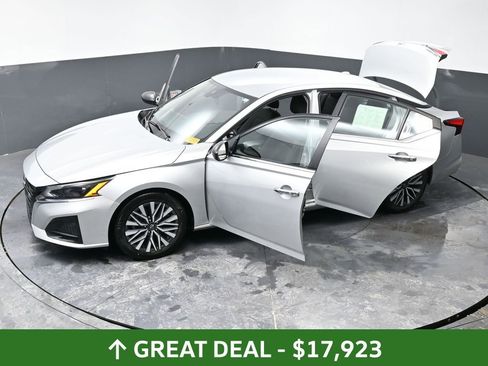 Used 2024 Nissan Altima 2.5 SV FWD image 63