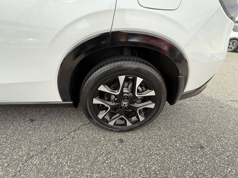New 2026 Honda HR-V EX-L image 8