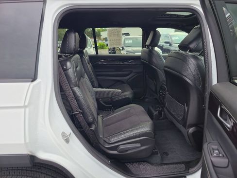Used 2023 Jeep Grand Cherokee L Laredo AWD/4WD image 27