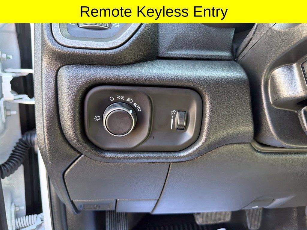 Used 2024 RAM 5500 Tradesman w/ Chrome Appearance Group AWD/4WD image 17