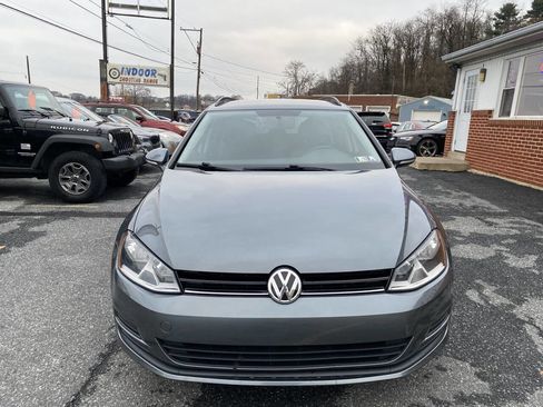 Used 2017 Volkswagen Golf S image 2