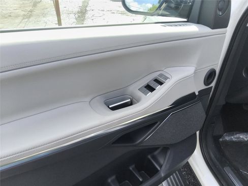 New 2026 Lincoln Navigator L Reserve AWD/4WD image 12