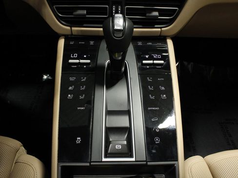 Certified 2026 Porsche Macan AWD/4WD image 35