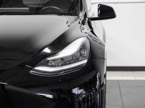 Used 2020 Tesla Model Y Long Range image 16