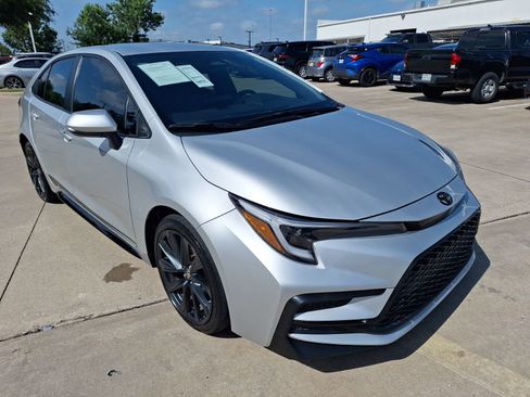 Used 2025 Toyota Corolla SE FWD image 8