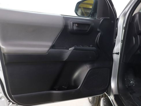 Used 2022 Toyota Tacoma SR image 18
