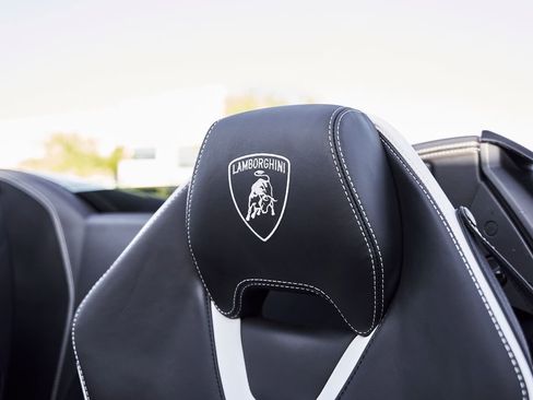 Used 2024 Lamborghini Huracan EVO image 44